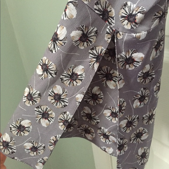 Banana Republic Silver floral blouse - Picture 7 of 8